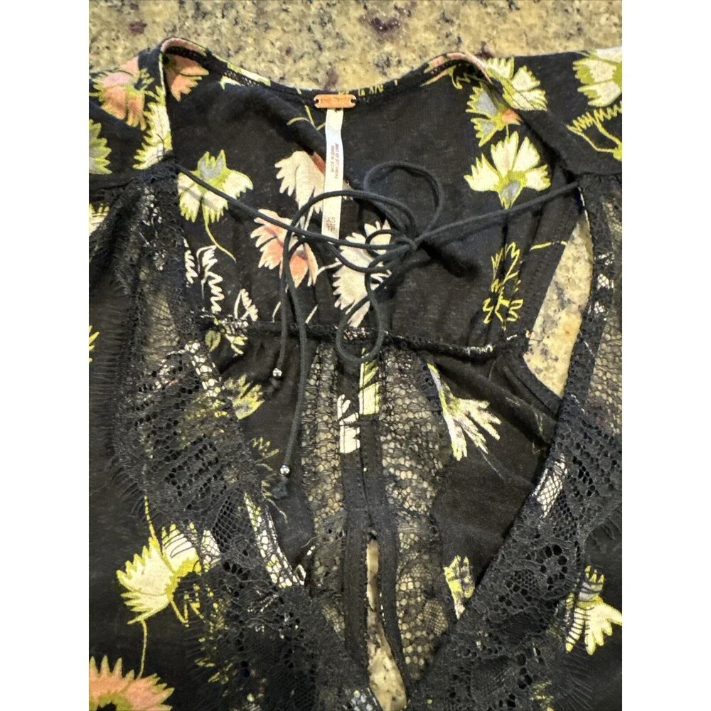 Free People Shirt Womens XS Black Floral Tank Top Flowy Boho Open Back Lace